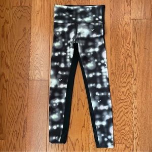 Gap leggings size XS. Black and white galaxy print.